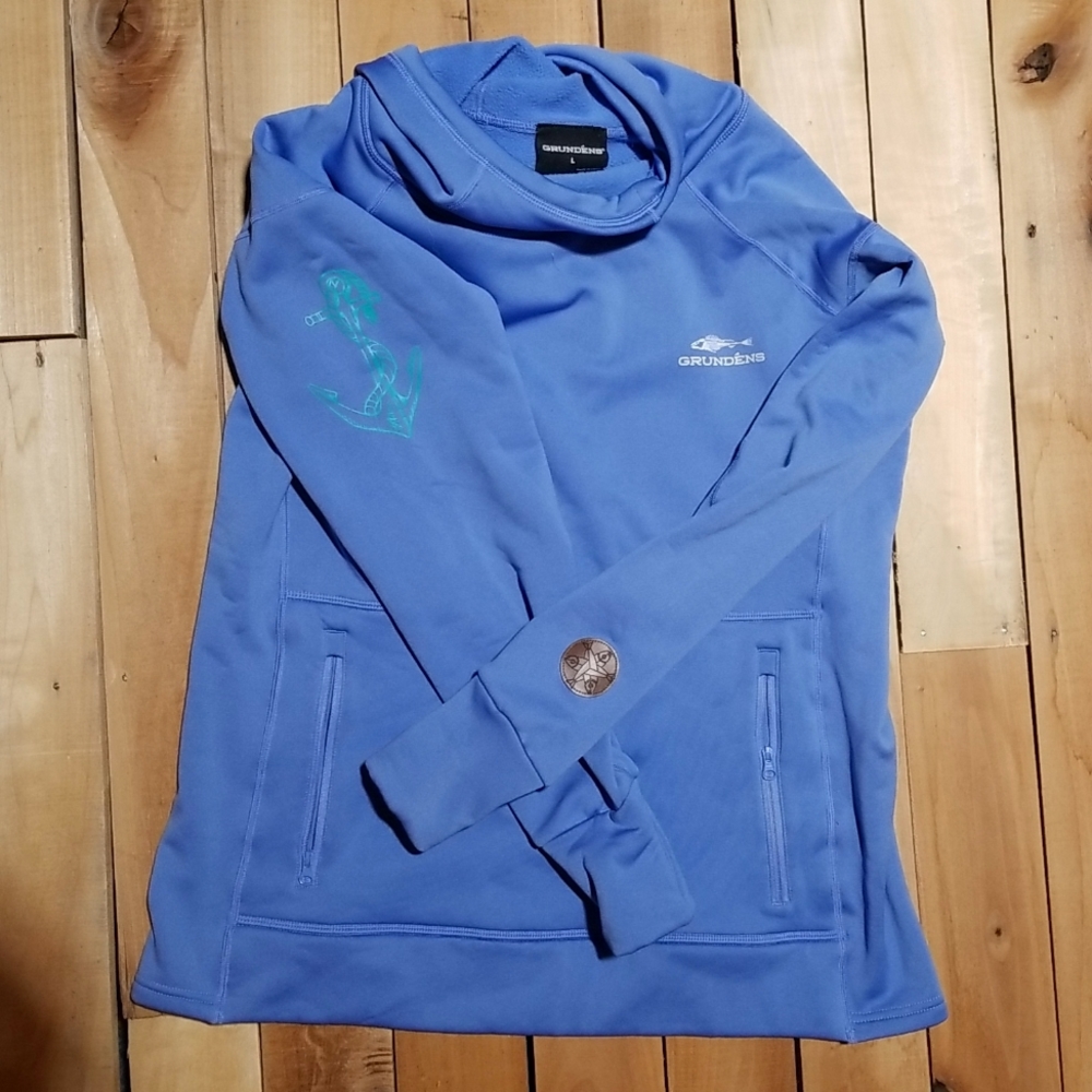 Grundens fleece hoody, salmon sisters logo, size L